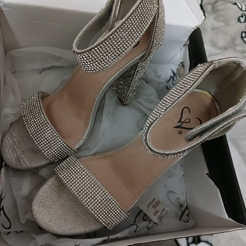 heels - Picture 3 of 3